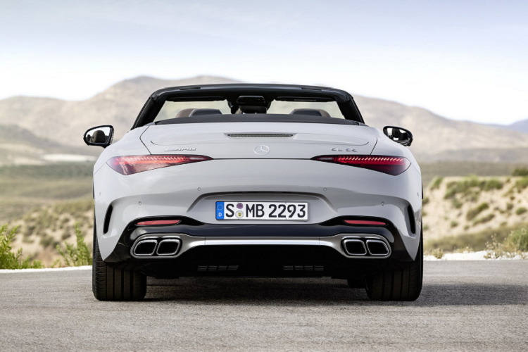 Cả hai bản SL đều lắp loại 4.0 V8 tăng áp kép. Bản SL 55 đạt công suất 469 mã lực tại vòng tua máy 5.500 - 6.500 vòng/phút, mô-men xoắn cực đại 700 Nm tại 2.250-4.500 vòng/phút. Bản SL 63 có công suất lớn hơn, ở mức 577 mã lực, mô-men xoắn cực đại 800 Nm.