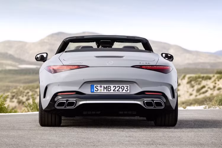 Cả hai bản SL đều lắp loại 4.0 V8 tăng áp kép. Bản SL 55 đạt công suất 469 mã lực tại vòng tua máy 5.500 - 6.500 vòng/phút, mô-men xoắn cực đại 700 Nm tại 2.250-4.500 vòng/phút. Bản SL 63 có công suất lớn hơn, ở mức 577 mã lực, mô-men xoắn cực đại 800 Nm.