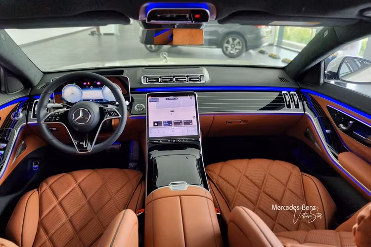 Sự xuất hiện của Mercedes-Maybach S450 4Matic 2022 sẽ giúp phân khúc xe siêu sang dưới 10 tỷ đồng thêm phần sôi động khi trước đó, khách hàng chỉ có thể lựa chọn mua xe Rolls-Royce Ghost Series I hay Bentley Flying Spur đời cũ đã qua sử dụng.