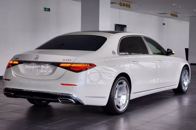 Về sức mạnh, Mercedes-Maybach S450 4Matic 2022 được trang bị động cơ tăng áp, dung tích 3.0L thế hệ mới với công nghệ EQ Boost tạo ra công suất tối đa 367 mã lực. Giá xe Mercedes-Maybach S450 4Matic 2022 thế hệ mới tại Việt Nam từ 8,2 tỷ đồng.