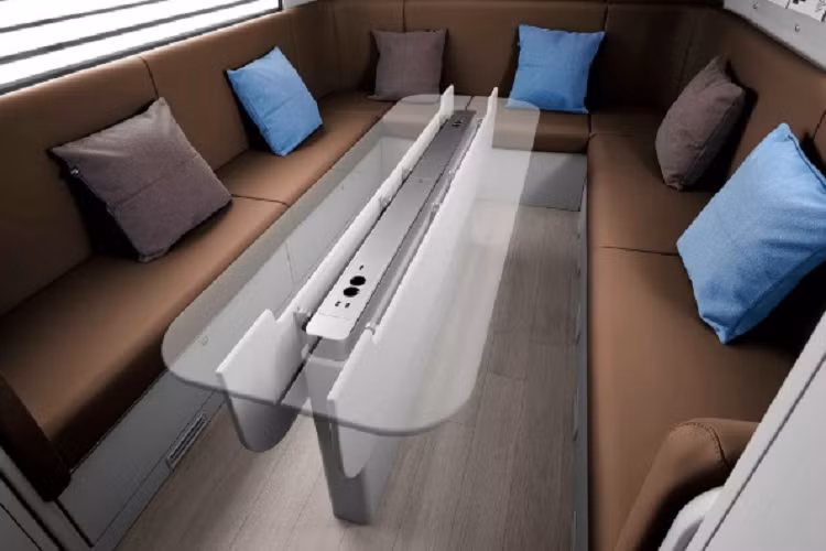 Ở tất cả các khoang đều sẽ có những trang bị tiện nghi, đầy đủ và hiện đại nhất phục vụ nhu cầu của người dùng. Ngoài ra, trên chiếc xe bus mới nhà Hyundai, khách hàng có thể dễ dàng thay đổi, sắp xếp tùy theo nhu cầu.