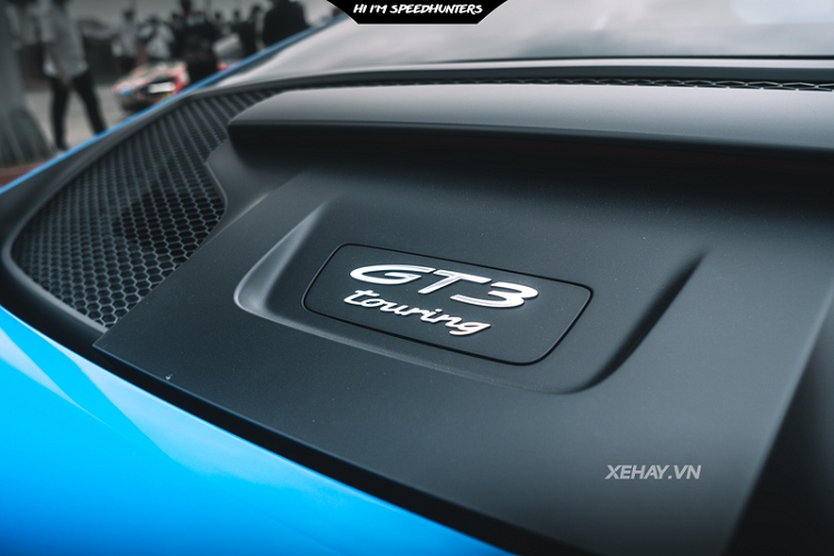 Tại nước ngoài, giá xe Porsche 911 GT3 2022 bán ra từ 143.600 USD (khoảng 3,3 tỷ đồng), mức giá mà nhà phân phối Porsche ở Việt Nam đưa ra là 12,65 tỷ đồng. Mức giá sau lăn bánh của Cường Đô la được cho là hơn 16 tỷ.