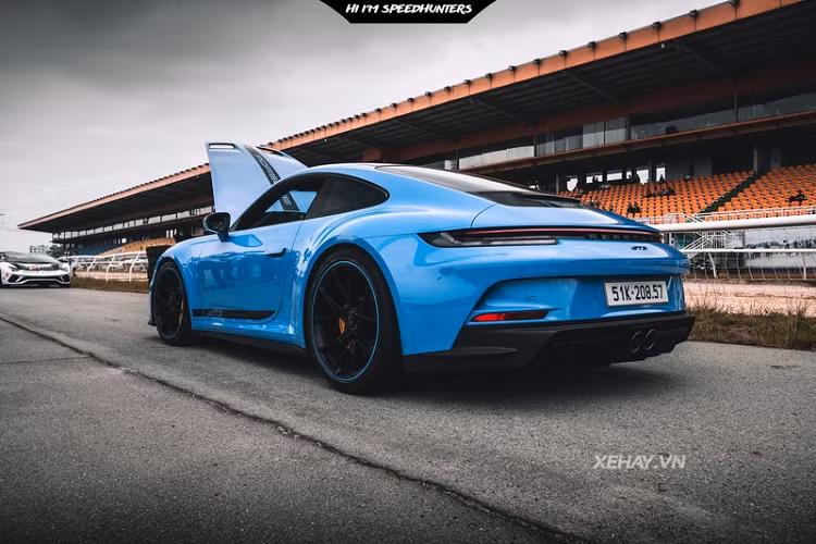 Sức mạnh của Porsche 911 GT3 đến từ khối động cơ boxer 6 xy-lanh dung tích 4.0L, hút khí tự nhiên với nhiều công nghệ được kế thừa từ mẫu xe dành riêng cho trường đua 911 GT3 R. Xe có công suất tối đa 503 mã lực, mạnh hơn 10 mã lực so với phiên bản 911 GT3 thế hệ trước.