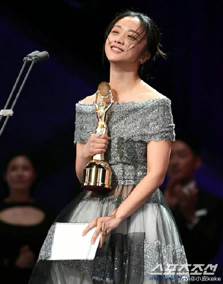 Thang Duy: Tu dien vien bi xua duoi vi canh “nong” toi Anh hau xu Han