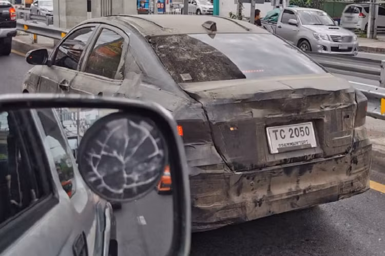 Theo trang tin Headlightmag, Toyota Vios 2023 sẽ dùng hệ truyền động Hybrid THS-II với máy xăng 4 xi-lanh thẳng hàng, hút khí tự nhiên, dung tích 1.5L và mô-tơ điện. Trong khi đó, nguồn tin của trang Autoindustriya tại Philippines lại khẳng định Toyota Vios 2023 dùng hệ truyền động hybrid giống Toyota Raize ở thị trường Nhật Bản.