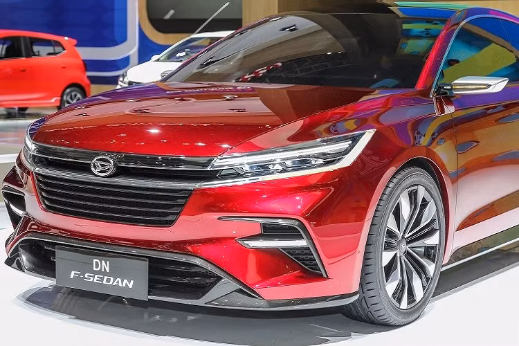 Hiện chưa có thông tin về kích thước của Toyota Vios thế hệ mới. Chỉ biết rằng, Daihatsu DN F-Sedan Concept có kích thước cụ thể bao gồm chiều dài 4.200 mm, chiều rộng 1.695 mm, chiều cao 1.430 mm và chiều dài cơ sở 2.510 mm. Nguồn cung cấp sức mạnh cho Toyota Vios mới dự kiến sẽ là 2 loại động cơ khác nhau. Đầu tiên là động cơ xăng 4 xi-lanh, DOHC, hút khí tự nhiên, dung tích 1.2L, kết hợp với hộp số biến thiên vô cấp CVT và hệ dẫn động cầu trước. Thứ hai là hệ truyền động hybrid mới.