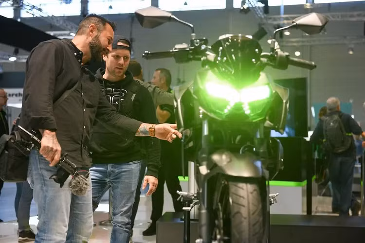 Mo to dien dau tien cua Kawasaki se ra mat vao cuoi nam nay-Hinh-3