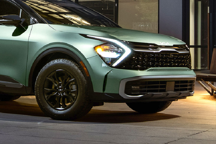 Bộ đôi Kia Telluride và Hyundai Pallisade hứa hẹn sẽ đốt nóng bầu không khí trên sân khấu NYIAS. Trong khi đó, để khởi động dần chiến dịch quảng bá và thu hút sự chú ý của người tiêu dùng, những hình ảnh chạy thử đầu tiên của mẫu xe đàn em Kia Sportage thế hệ mới cũng đã được hãng tung ra.