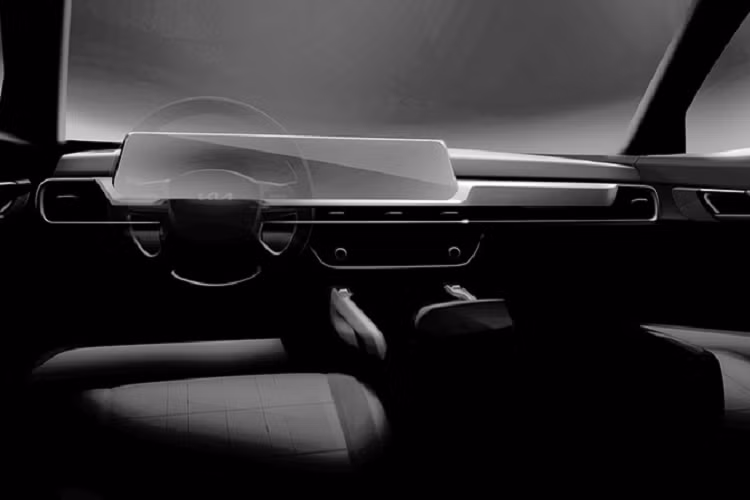 Bên trong khoang nội thất, Kia Telluride 2023 có vẻ như sẽ được sử dụng thiết kế từ năm 2016, với cụm màn hình đặt ngang tương khác biệt so với kiểu bố trí 2 đồng hồ Analog cổ điển phía sau vô lăng đi kèm một màn hình lớn đặt dọc như thế hệ sản phẩm 2022 hiện tại.