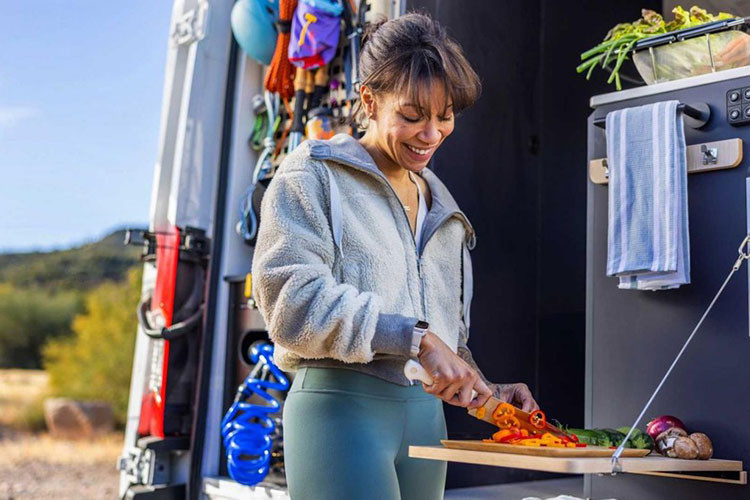 Theo công ty, phạm vi đó sẽ phù hợp nhu cầu của 54% người mua RV mới, những người thích thực hiện các chuyến đi dưới 320 km. Công nghệ pin không ngừng phát triển trong những năm tới sẽ làm tăng phạm vi hoạt động của những mẫu xe điện như thế này.