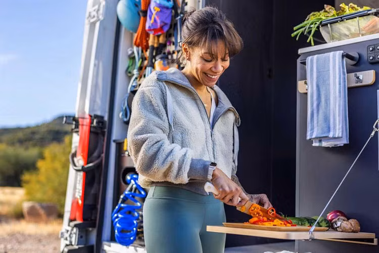 Theo công ty, phạm vi đó sẽ phù hợp nhu cầu của 54% người mua RV mới, những người thích thực hiện các chuyến đi dưới 320 km. Công nghệ pin không ngừng phát triển trong những năm tới sẽ làm tăng phạm vi hoạt động của những mẫu xe điện như thế này.