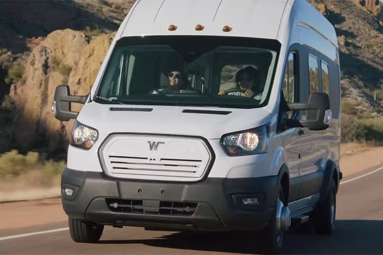 Hiện tại, e-RV chỉ là một tồn tại dưới dạng một mẫu concept. Winnebago đã thành lập công ty con Advanced Technology Group vào năm 2019 để khám phá cách các công nghệ mới nổi, có thể mang lại lợi ích ra sao cho các sản phẩm trong tương lai của mình. Mẫu nhà di động Winnebago e-RV là sản phẩm công khai đầu tiên của họ, kết hợp công nghệ điện khí hóa và kết nối thành một sản phẩm thế hệ tiếp theo.