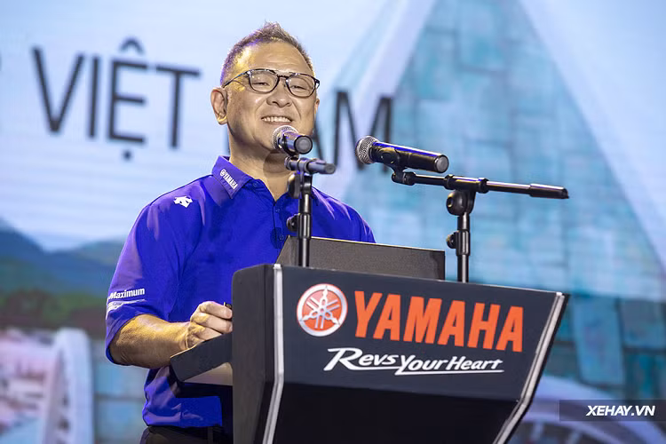 Y-Connect sẽ thông báo mức độ tiêu thụ nhiên liệu; Hiển thị vị trí đỗ xe; Revs: hiển thị tốc độ vòng quay động cơ, độ mở tay ga, tốc độ tăng tốc, nhiệt độ khí nạp, nhiệt độ nước làm mát; Xếp hạng đánh giá mức tiêu thụ nhiên liệu; Riding log (nhận ký hành trình lái xe).