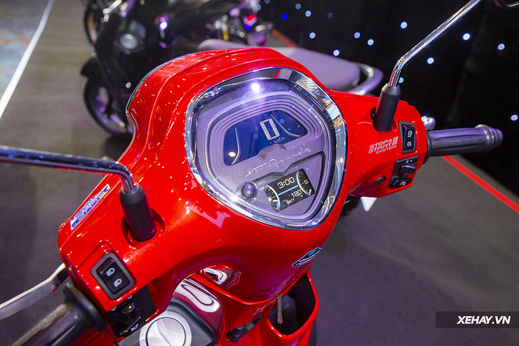 Yamaha Grande tiếp tục vẫn được trang bị khối động cơ blue core hybrid và tính năng dừng chờ tắt máy - hứa hen khả năng tiết kiệm nhiên liệu vượt trội hơn thế hệ trước (vốn là mẫu xe tay ga tiết kiệm nhiên liệu nhất Việt Nam) và ưu việt hơn hẳn các đối thủ trong cùng phân khúc - chỉ với 1,66L / 100km.