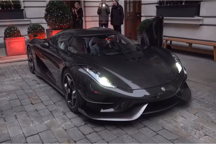 Koenigsegg Regera “bang xuong bang thit”, than vo do full carbon