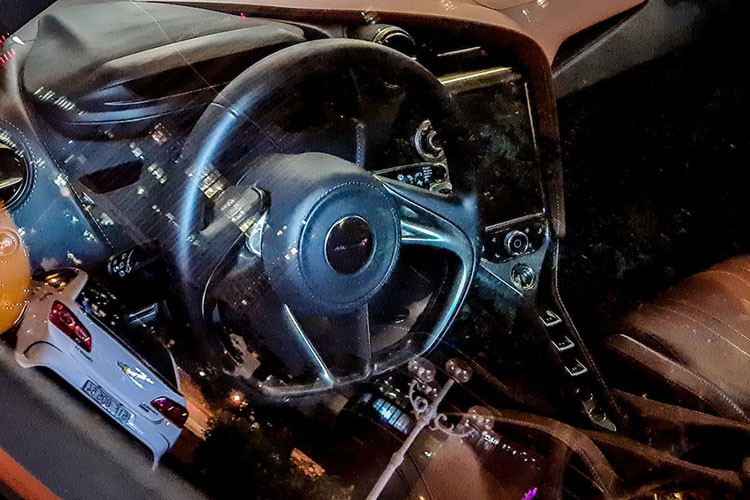 Trước khi chốt giao dịch McLaren 720S, Bảo Hưng từng tậu siêu xe Ferrari 488 GTB tại công ty nhập khẩu siêu xe này. Ngoài ra, em trai của BTV Ngọc Trinh cũng từng mua một chiếc xe Lamborghini Huracan LP580-2 chính hãng nhưng cặp đôi này nhanh chóng được bán lại.