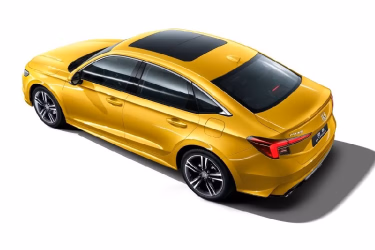 Khác với Civic, Honda Integra 2022 được bổ sung hệ thống âm thanh Bose 12 loa. Đây đồng thời là mẫu xe Honda đầu tiên tại Trung Quốc có hệ thống âm thanh như thế này. Tương tự nội thất, động cơ của Honda Integra 2022 cũng không khác gì Civic thế hệ thứ 11. Đây là động cơ xăng 4 xi-lanh, tăng áp, dung tích 1.5L với công suất tối đa 182 mã lực và mô-men xoắn cực đại 240 Nm. Tuy nhiên, động cơ này lại kết hợp với hộp số biến thiên vô cấp CVT hoặc hộp số sàn 6 cấp. Trong khi đó, Honda Civic 2022 không có hộp số sàn.