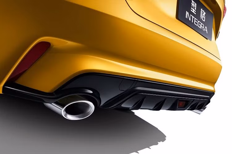 Bên trong Honda Integra 2022 là không gian nội thất được bê nguyên từ Civic sang. Xe cũng có tấm lưới kéo dài hết mặt táp-lô, phủ lên trên cửa gió điều hòa mới. Thêm vào đó là màn hình thông tin giải trí dạng cảm ứng 9 inch nằm độc lập trên mặt táp-lô và bảng đồng hồ kỹ thuật số với màn hình màu TFT 10,2 inch.