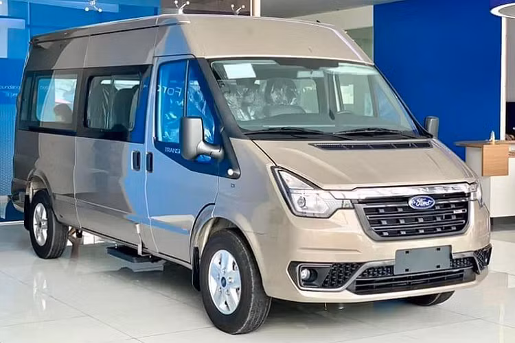  Ford Transit 2022 mới phiên bản facelift tại Việt Nam được nâng cấp thiết kế nâng cấp. Ngoại thất của Transit 2022 được hãng tinh chỉnh nhẹ nhàng về thiết kế.