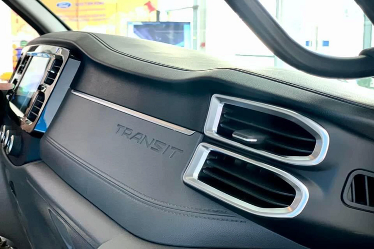 Vô lăng có thêm chức năng kiểm soát hành trình (ga tự động). Trang bị an toàn với hệ thống cân bằng điện tử mới.