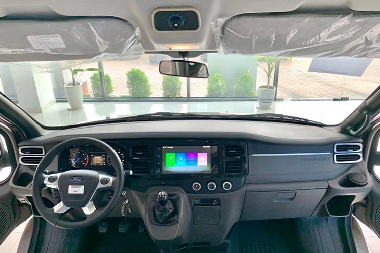 Động cơ mới của Transit 2022 đáp ứng chuẩn khí thải mức 5 (tương đương Euro 5) và mang độ bền bỉ, tiết kiệm cao