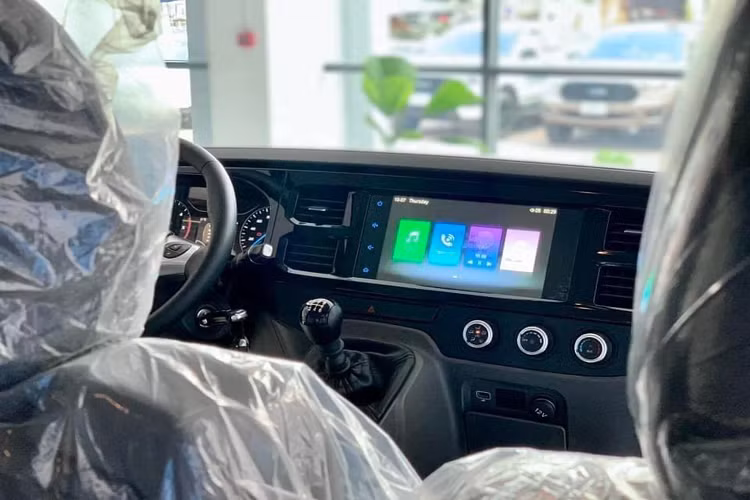 Sở dĩ dòng Ford Transit được ưa chuộng tại Việt Nam bởi tên tuổi lớn, lâu đời và thông dụng, máy dầu bền bỉ đặc biệt là hệ thống turbo và giải nhiệt, động cơ tiết kiệm mang tính kinh tế cao, chi phí sửa chữa và bảo dưỡng thấp, dễ mua và dễ bán.