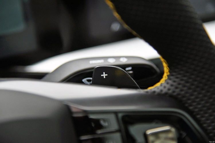 "Trái tim" của MG5 Scorpio 2022 là khối động cơ xăng 4 xi-lanh, tăng áp, dung tích 1.5L, sản sinh công suất tối đa 181 mã lực và mô-men xoắn cực đại 285 Nm. 