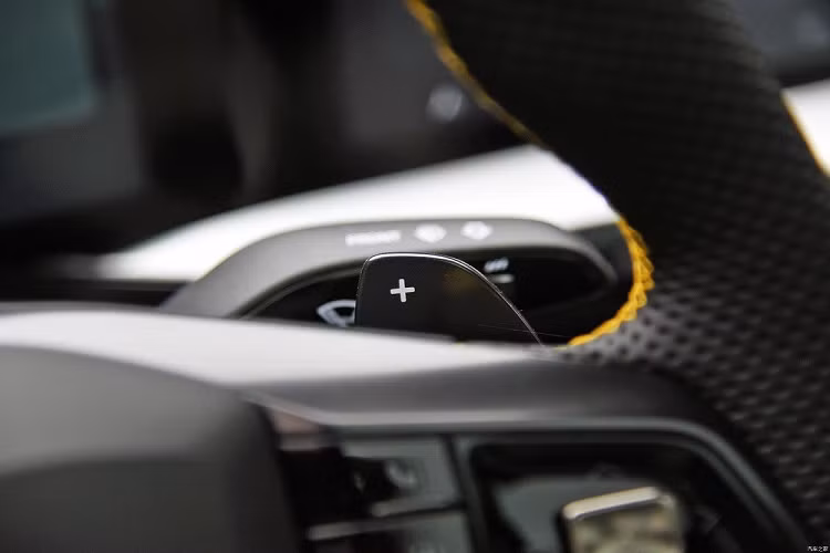 "Trái tim" của MG5 Scorpio 2022 là khối động cơ xăng 4 xi-lanh, tăng áp, dung tích 1.5L, sản sinh công suất tối đa 181 mã lực và mô-men xoắn cực đại 285 Nm. 