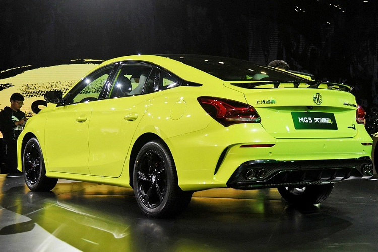 Hiện giá xe MG5 Scorpio 2022 vẫn chưa được công bố. Trong khi đó, MG5 được bán với giá từ 67.900 - 99.900 Nhân dân tệ (khoảng 237 - 349 triệu đồng) tại Trung Quốc. Chưa rõ sau Trung Quốc, MG5 Scorpio 2022 có được bán ở những thị trường khác như Việt Nam hay không. 