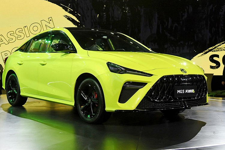 Vừa qua, hãng MG đã chính thức giới thiệu mẫu xe MG5 Scorpio 2022 mới tại thị trường Trung Quốc. Đây vốn là phiên bản thể thao hơn của dòng xe MG5 vừa ra mắt tại Việt Nam. Nhắm đến đối tượng khách hàng trẻ tuổi, MG5 Scorpio mang trên mình thiết kế hầm hố hơn, nội thất công nghệ cao hơn và động cơ cũng mạnh mẽ hơn bản thường. 