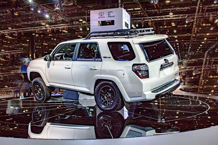 Để đảm bảo an toàn cho người dùng, Toyota Sequoia 2022 còn có gói công nghệ Toyota Safety Sense 2.5, bao gồm hệ thống tranh va chạm sớm, tích hợp tính năng phát hiện người đi bộ/người đạp xe, hệ thống kiểm soát hành trình dùng radar, cảnh báo chệch làn đường đi kèm hỗ trợ đánh lái, hỗ trợ đưa xe vào giữa làn đường,...