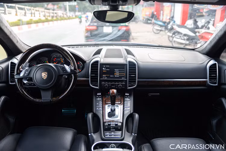 Ngoài ra, khi chạy ở tốc độ cao, hệ thống treo khí nén có thể giảm khoảng sáng gầm xe, giúp thân xe tăng tính ổn định và giúp người lái cảm nhận rõ hơn cảm giác thể thao khi tăng ga.