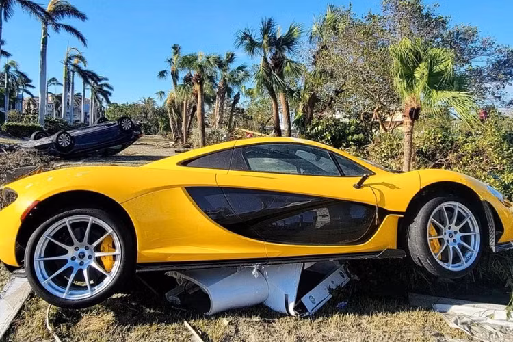 Siêu xe này khá nổi tiếng vì chính chủ xe đã đăng video quay cảnh chiếc McLaren P1 ngập nước nổi lềnh bềnh trong gara trước khi bị cuốn ra ngoài đường trong cơn bão Ian. Chiếc siêu xe màu vàng đã bị mắc lại trên một cái bồn cầu nên không bị cuốn đi quá xa. Sau khi cơn bão đi qua, chiếc McLaren P1 đã bị hư hỏng nặng.