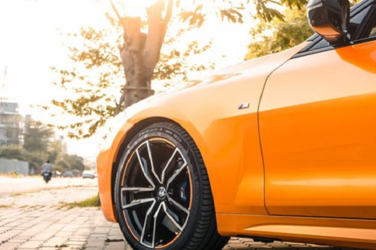 Tại Việt Nam, giá xe BMW 430i Convertible 2021 được phân phối chính hãng với mức 3,219 tỷ đồng