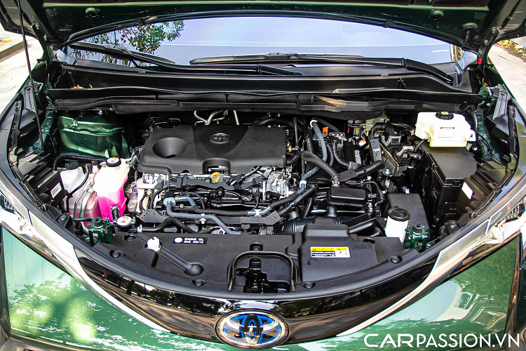 Sienna Platinum là phiên bản duy nhất cung cấp màn hình gắn trên trần có kích thước 10 inch và camera 360 độ. Phiên bản này cũng có hàng ghế thứ hai chỉ có 2 chỗ ngồi với đệm bắp đùi chỉnh cơ và lối đi ở giữa. 