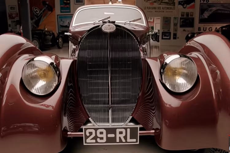 Chiếc Type 51 Dubos Coupe có trang bị động cơ siêu nạp 8 xi-lanh thẳng hàng dung tích 2.3 lít, có thể sản sinh 200 mã lực khi chạy bằng cồn và có tốc độ tối đa 225 km/h.