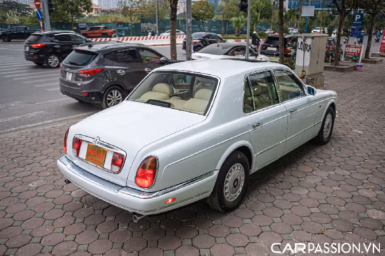 Để giữ cho các chi tiết ở cả ngoại thất lẫn nội thất của xe ở trong tình trạng tốt nhất sau nhiều năm, người chơi cần phải rất tỉ mỉ, kỳ công để chăm sóc xe. Hơn nữa, một số phụ tùng sau hơn 20 năm sử dụng cũng cần thay thế mới, chính vì thế mà những tay chơi cũng cần phải “kiên trì” để có thể săn tìm phụ kiện cho chiếc Sedan siêu sang này.