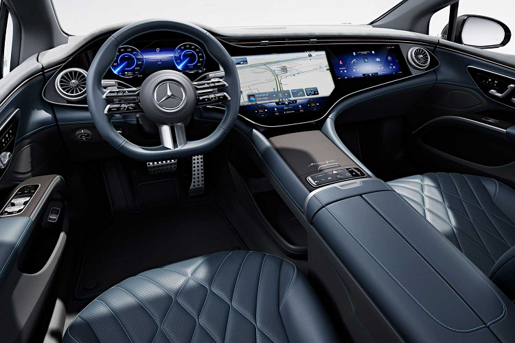 Nếu khách hàng không muốn nâng cấp toàn bộ nội thất, thì có Gói Emblem Package. Gói trang bị này có sẵn trang bị tiêu chuẩn bao gồm ghế bọc màu đen và thảm đen. Những nâng cấp bao gồm hình thêu ngôi sao Mercedes-Benz trên đệm đầu và thảm sàn.