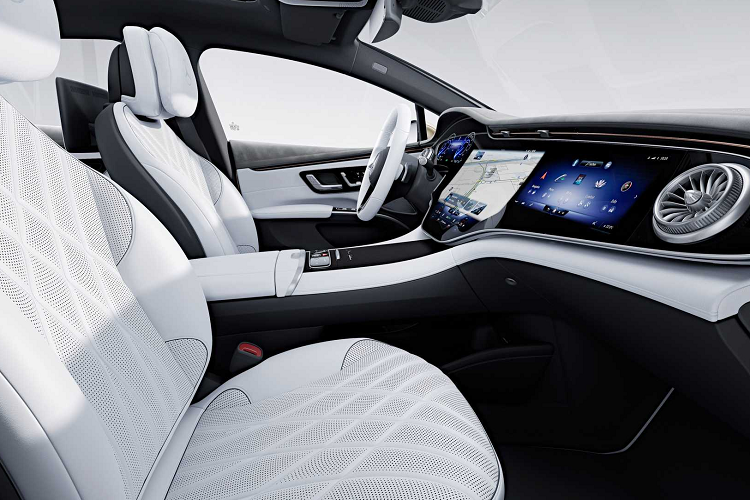 Tại Mỹ, giá xe Mercedes-Benz EQS EV 2023 khởi điểm ở mức 103.360 Đô đã bao gồm một số khoản phụ phí. AMG EQS cao cấp nhất có giá khởi điểm là 148.550 Đô.