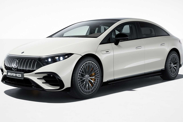 Nếu người dùng không thích Sedan thì có thể lựa chọn phiên bản SUV mang tên Mercedes-Benz EQS SUV. Mẫu xe này có giá khởi điểm 104.400 Đô và giá lên tới 125.950 Đô cho phiên bản 580 4Matic hàng đầu. Một phiên bản Maybach sang trọng hiện đang được phát triển và sẽ ra mắt trong thời gian tới.