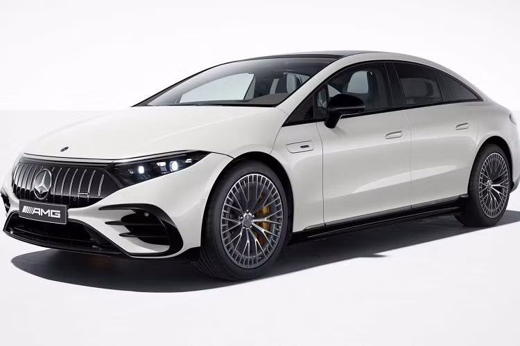 Nếu người dùng không thích Sedan thì có thể lựa chọn phiên bản SUV mang tên Mercedes-Benz EQS SUV. Mẫu xe này có giá khởi điểm 104.400 Đô và giá lên tới 125.950 Đô cho phiên bản 580 4Matic hàng đầu. Một phiên bản Maybach sang trọng hiện đang được phát triển và sẽ ra mắt trong thời gian tới.