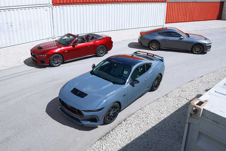 Phiên bản GT của Ford Mustang Dark Horse 2024 mới không thua kém là bao khi có thể đạt được công suất 480 mã lực và sức mạnh sẽ tăng lên 486 mã lực với tùy chọn nâng cấp ống xả. Các phiên bản được trang bị khối động cơ EcoBoost có mức công suất 315 mã lực.