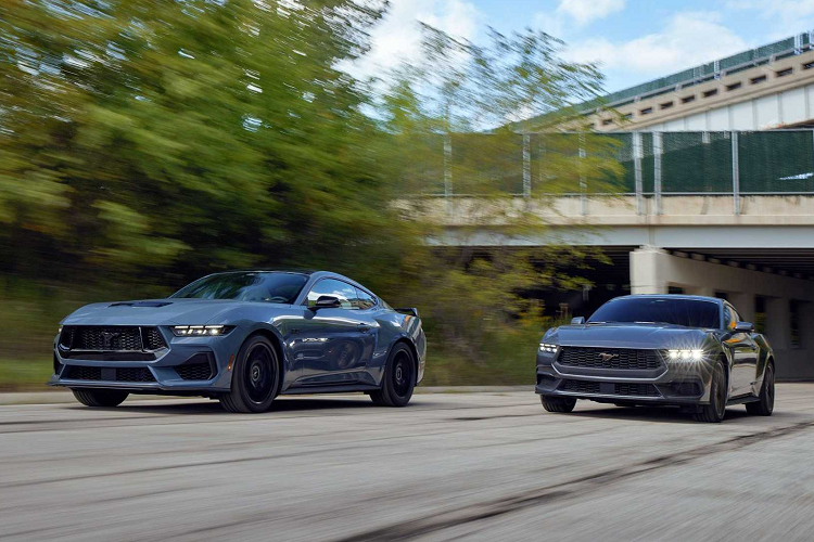 Với công suất 315 mã lực và mô-men xoắn 474 Nm, đây chính thức là mẫu Mustang cơ sở mạnh mẽ nhất mà Ford từng cung cấp. Ed Krenz, Kỹ sư trưởng của Ford Mustang, cho biết: “Mustang luôn vượt qua mọi giới hạn.