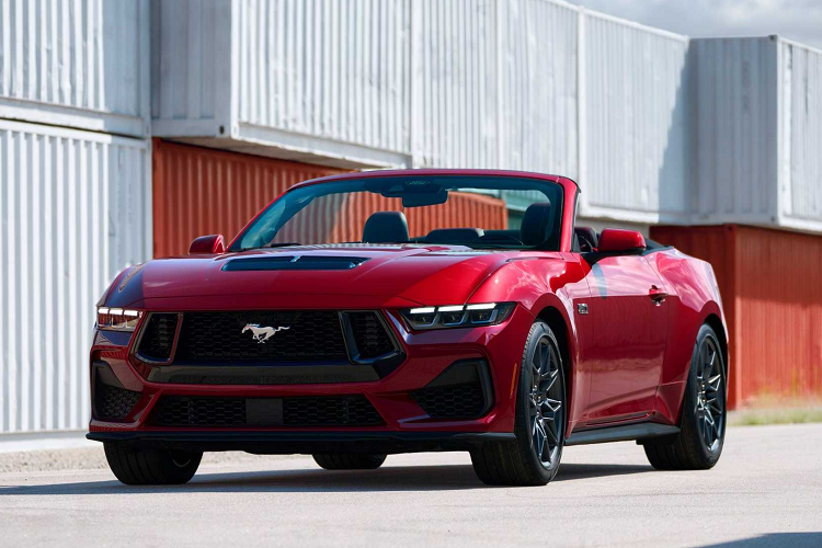 Và những người hâm mộ Mustang EcoBoost cũng đang được tăng cường sức mạnh để khiến mọi chiếc Mustang trở nên thú vị và thú vị hơn khi lái." Mức giá xe Forrd Mustang 2024 thế hệ thứ bảy chưa được công bố, xe sẽ đến các đại lý tại thị trường Mỹ vào mùa hè năm 2023.