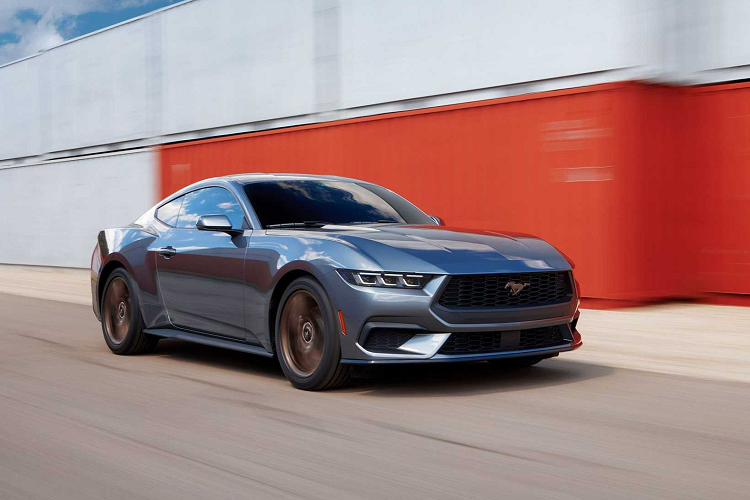 Đó là nhờ hệ thống phun nhiên liệu trực tiếp mới và rất nhiều thay đổi khác để cải thiện thêm một chút công suất đồng thời hướng đến mục tiêu tiết kiệm nhiên liệu tốt hơn.