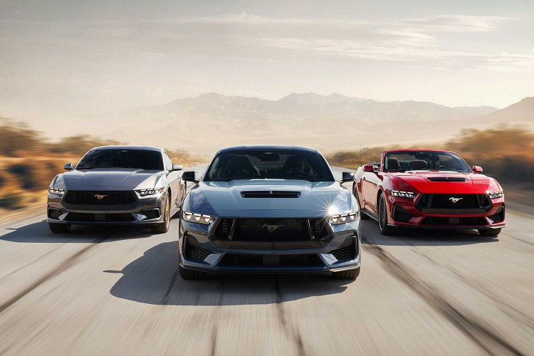 Khối động cơ Coyote V8 thế hệ thứ tư trong Ford Mustang Dark Horse 2024 cơ bắp là động cơ sản xuất 5.0 lít hút khí tự nhiên mạnh mẽ nhất từng được cung cấp bởi Ford. Động cơ này sử dụng các bộ phận bên trong được nâng cấp, cụ thể là các thanh kết nối được rèn, trục khuỷu cân bằng độc đáo và trục cam được gia cố.