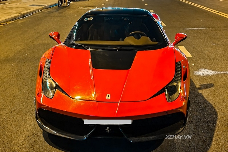 Chiếc Ferrari 458 Italia hàng hiếm này về nước lần đầu năm 2010, từng nằm trong gara của đại gia Phan Thành, sau đó qua tay nhiều chủ nhân khác trước khi về tay CEO Đông Khuê.