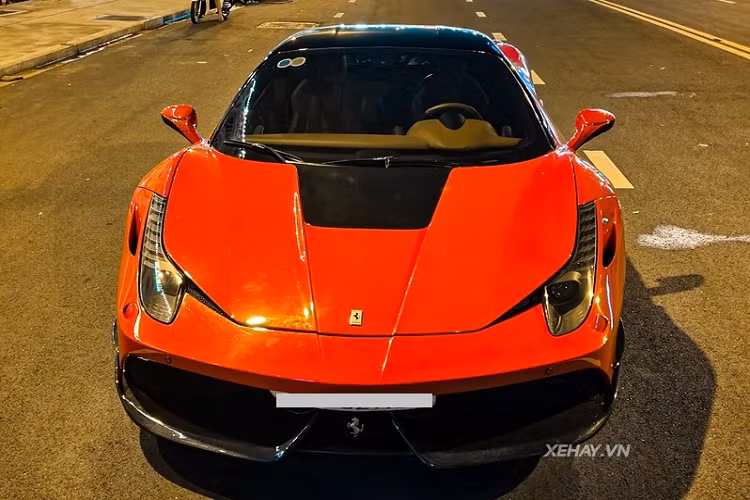 Chiếc Ferrari 458 Italia hàng hiếm này về nước lần đầu năm 2010, từng nằm trong gara của đại gia Phan Thành, sau đó qua tay nhiều chủ nhân khác trước khi về tay CEO Đông Khuê.