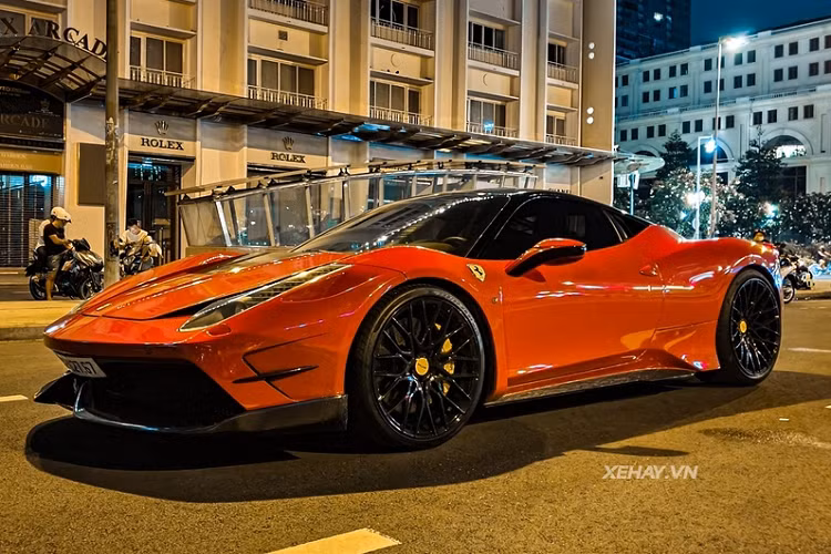 Hiện tại," siêu ngựa" Ý được độ bodykit từ hãng Misha Designs, với hốc lốp mở rộng, nẹp sườn sợi carbon, cản trước - sau tinh chỉnh đồng thời nâng cấp cả nắp ca-pô.