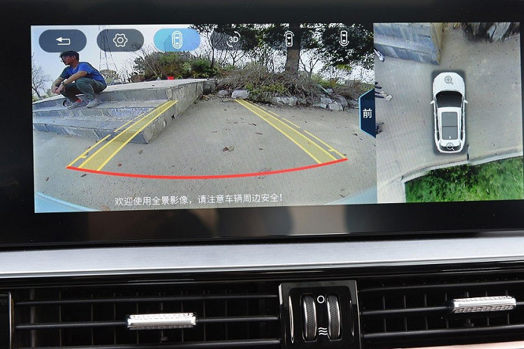 Đặc biệt, Chery OMODA 5 tại Việt Nam dự kiến còn có 6 túi khí, camera 360 độ và 14 tính năng an toàn chủ động ADAS. Nằm bên dưới nắp ca-pô của xe sẽ là 2 loại động cơ xăng. Thứ nhất là động cơ xăng 4 xi-lanh, tăng áp, dung tích 1.5L, sản sinh công suất tối đa 156 mã lực và mô-men xoắn cực đại 230 Nm.